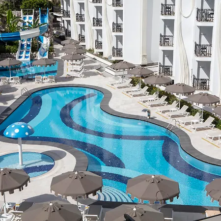 Blue Marlin Deluxe & Hotel Konaklı